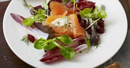 Smoked salmon with horseradish crème fraîche & beetroot