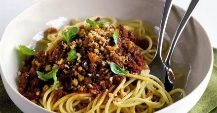 Healthy spaghetti bolognese