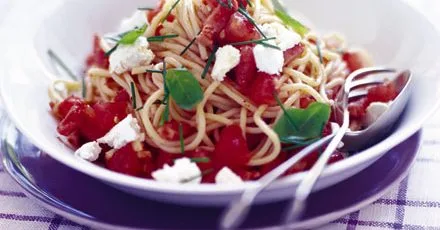 Spaghetti with 5-minute tomato sauce