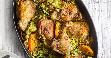 Кокосова курка зі спеціями, коріандром і лаймом