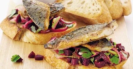 Spiced mackerel on toast with beetroot salsa