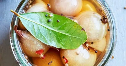 Spiced pickled shallots