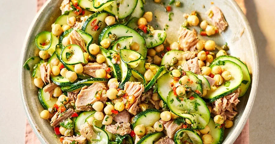 Spicy tuna, courgette & chickpea salad