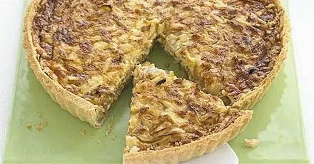 Sticky onion & cheddar quiche