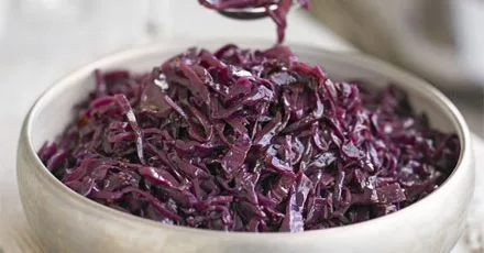 Sticky spiced red cabbage