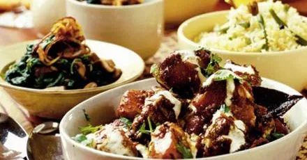 Stir-fried mushrooms & spinach with golden onions