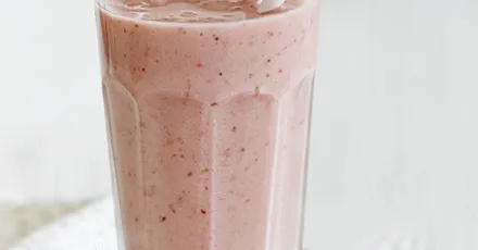 Strawberry & banana almond smoothie