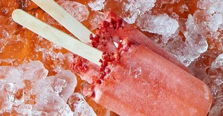 Strawberry & Prosecco ice lollies