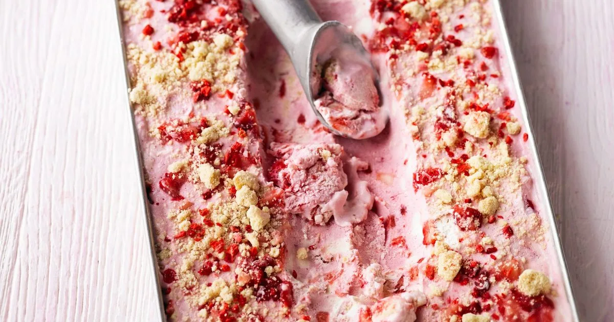 Заморожений йогурт зі strawberries та shortbread