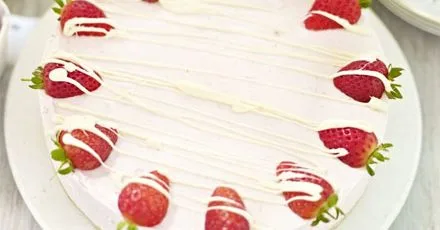 Strawberry & white chocolate mousse cake