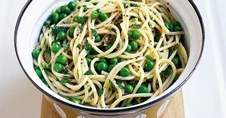 Summer pasta with peas & mint