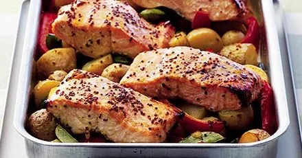 Лосось з солодкою гірчицею та часниковими овочами