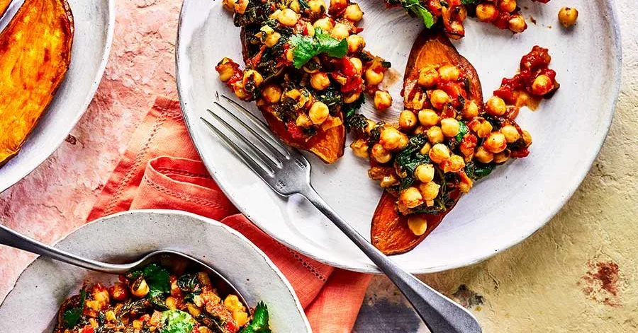 Sweet potato toasts with curried chickpeas