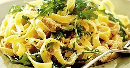 Tagliatelle with tuna, lemon & rocket