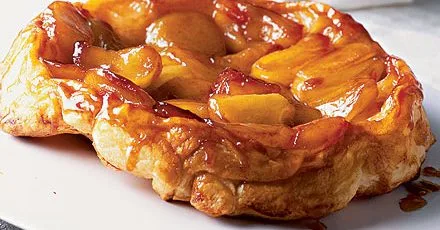 Tart tatin with brandy cream