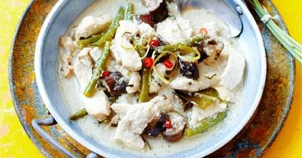 Classic Thai green chicken curry