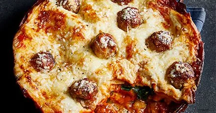 Лазанья з трьома сирами та м'ясними кульками