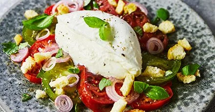 Tomato & mozzarella salad
