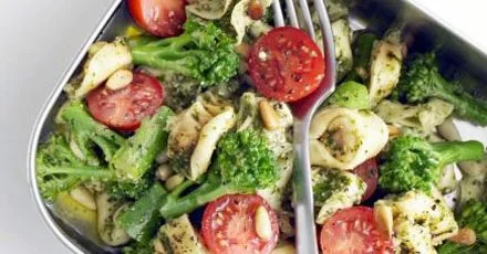 Tortellini with pesto & broccoli