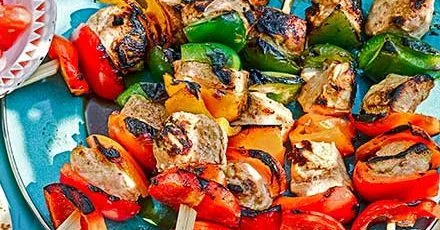 Курячі шашлики на шпажках