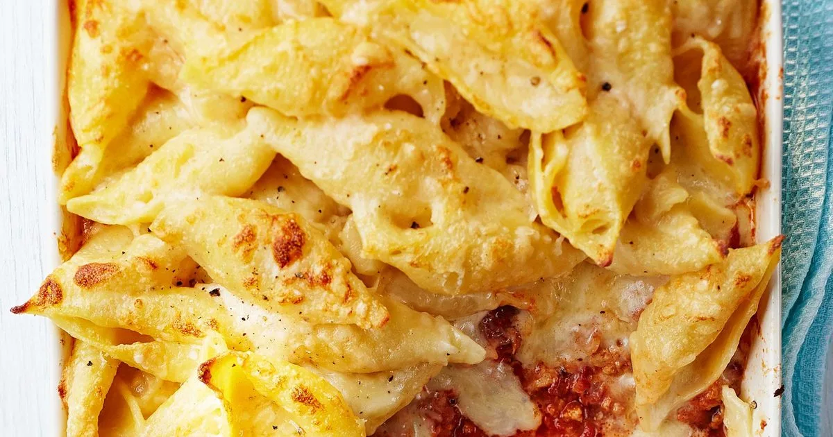 Turkey bolognese pasta bake