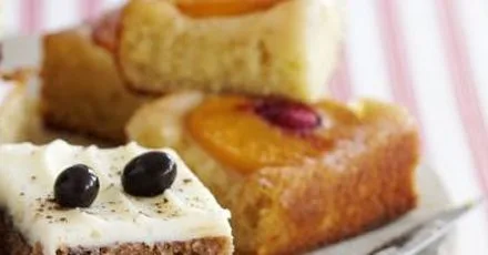 Перевернутий персиковий бісквіт