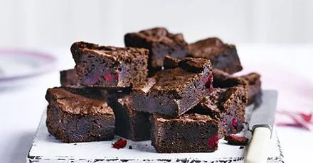 Vegan cherry & almond brownies
