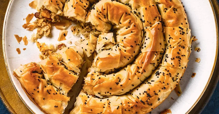 Овочевий рулет зі сосисками