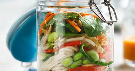 Veggie wholewheat pot noodle