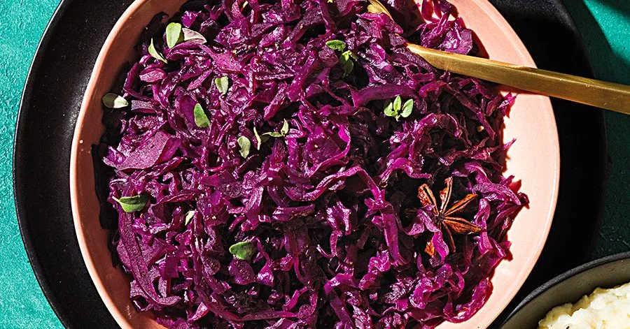 Winter spiced sweet & sour braised red cabbage