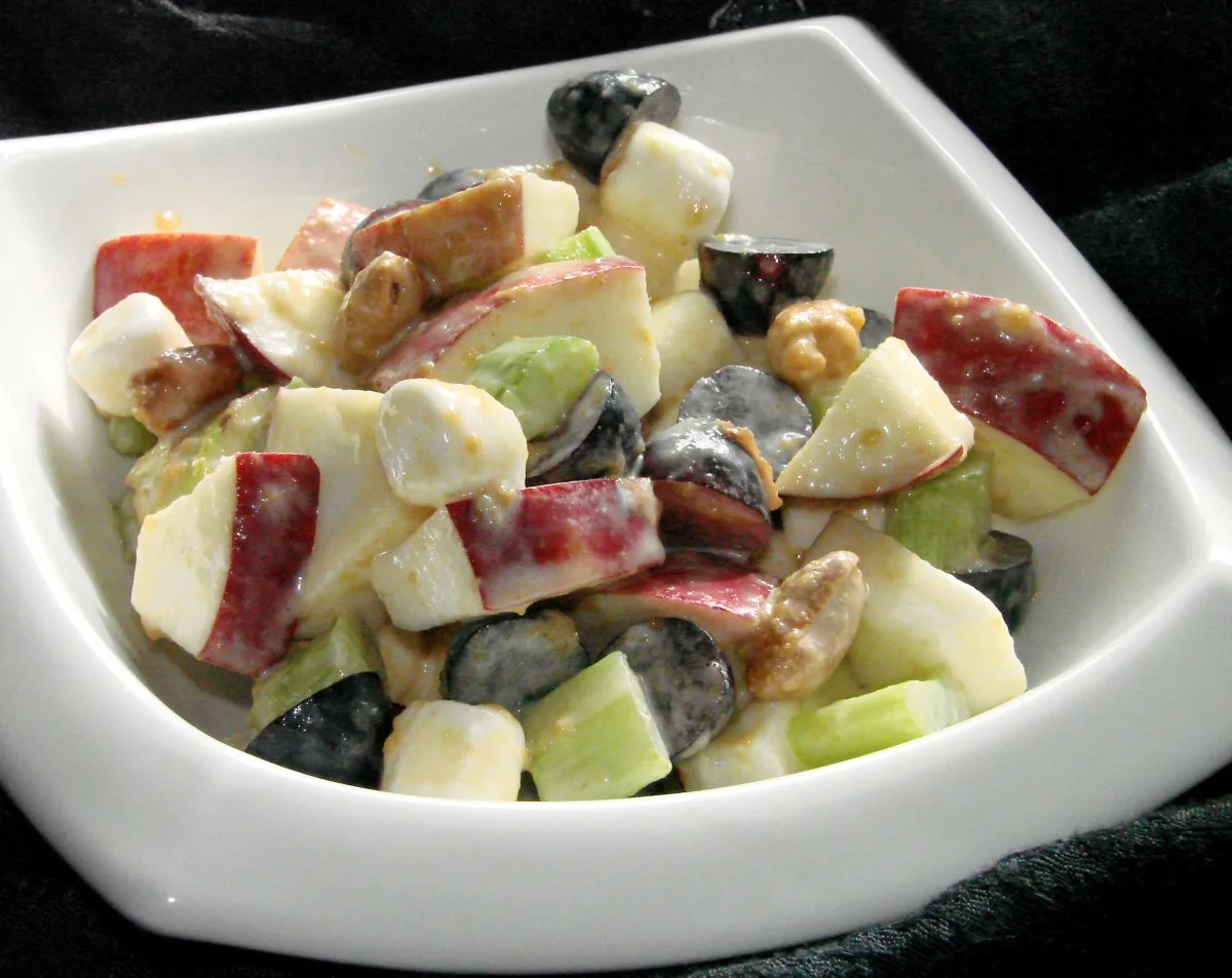 Apple and Peanuts Salad