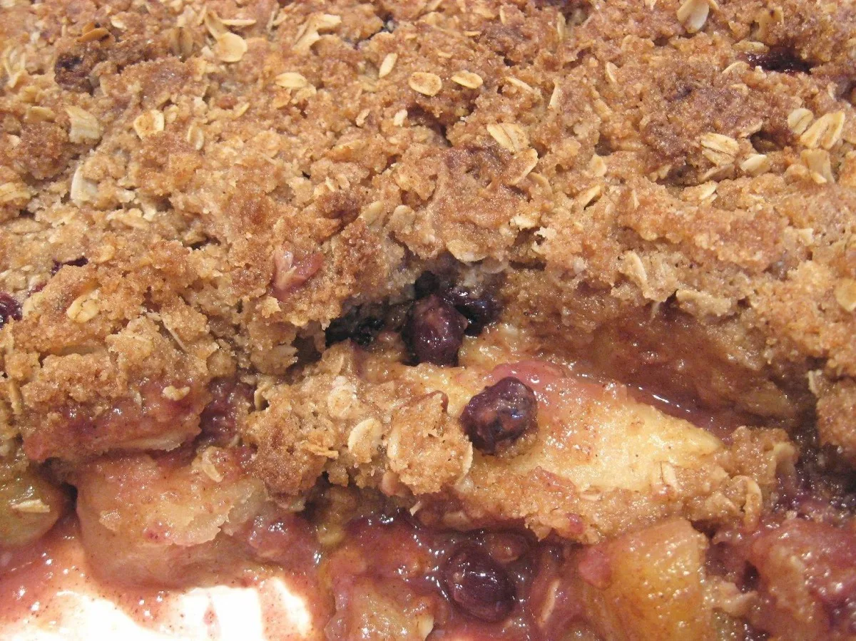 Apple-Blueberry Crisp With Oatmeal Topping