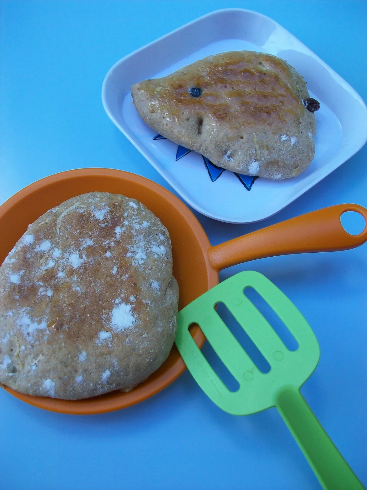 Apple Cinnamon Raisin Pitas (Bread Machine)