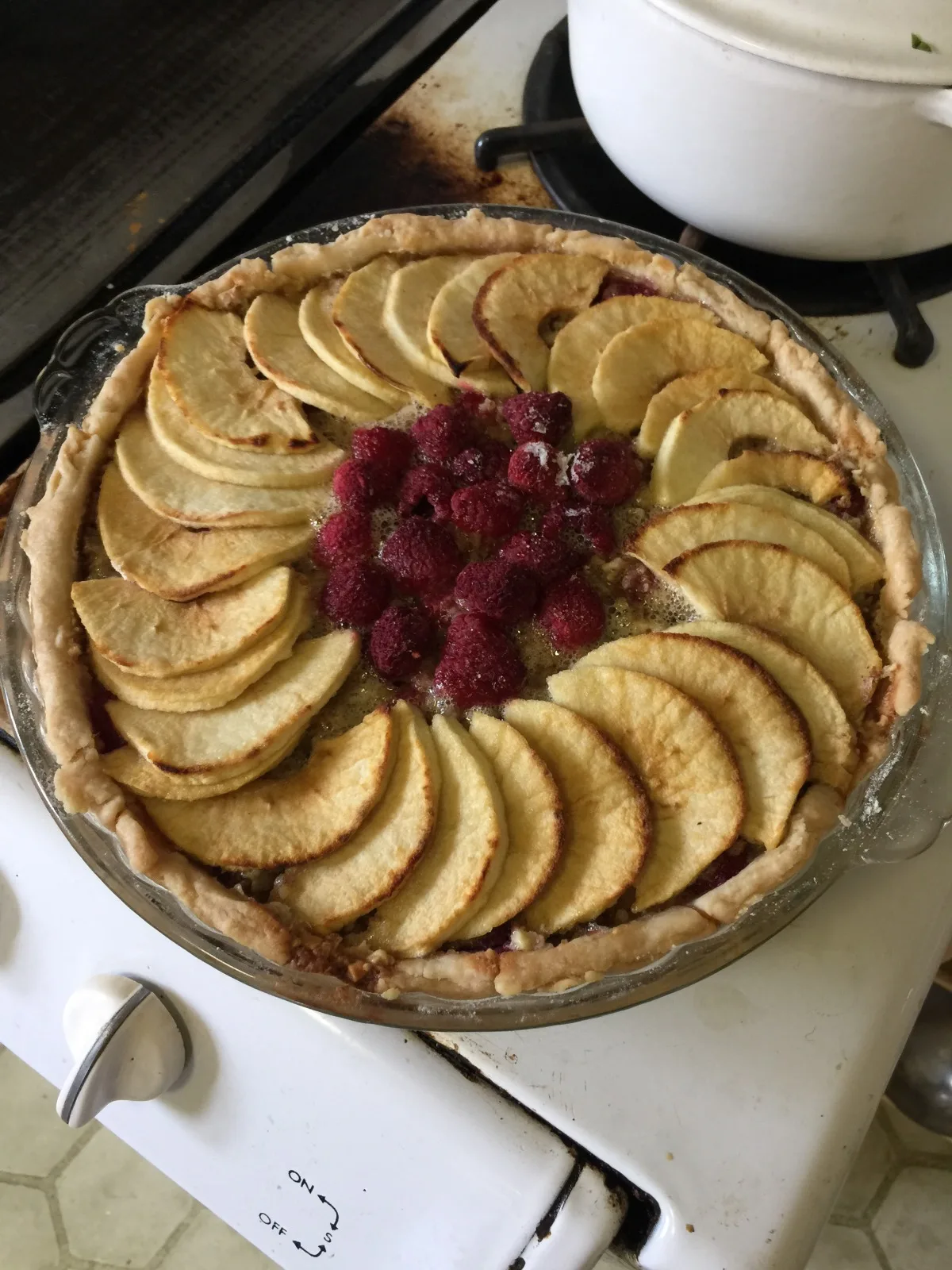 Apple-Rasberry Pie Almondine
