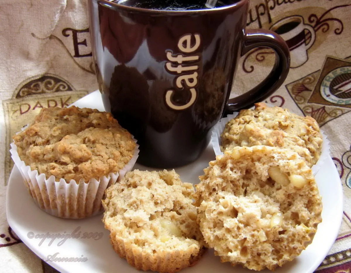 Applesauce Oatmeal Muffins