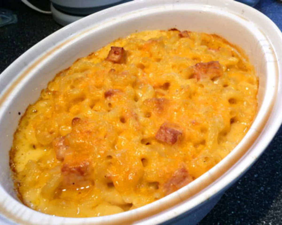 Baked Macaroni and Cheese With Ham