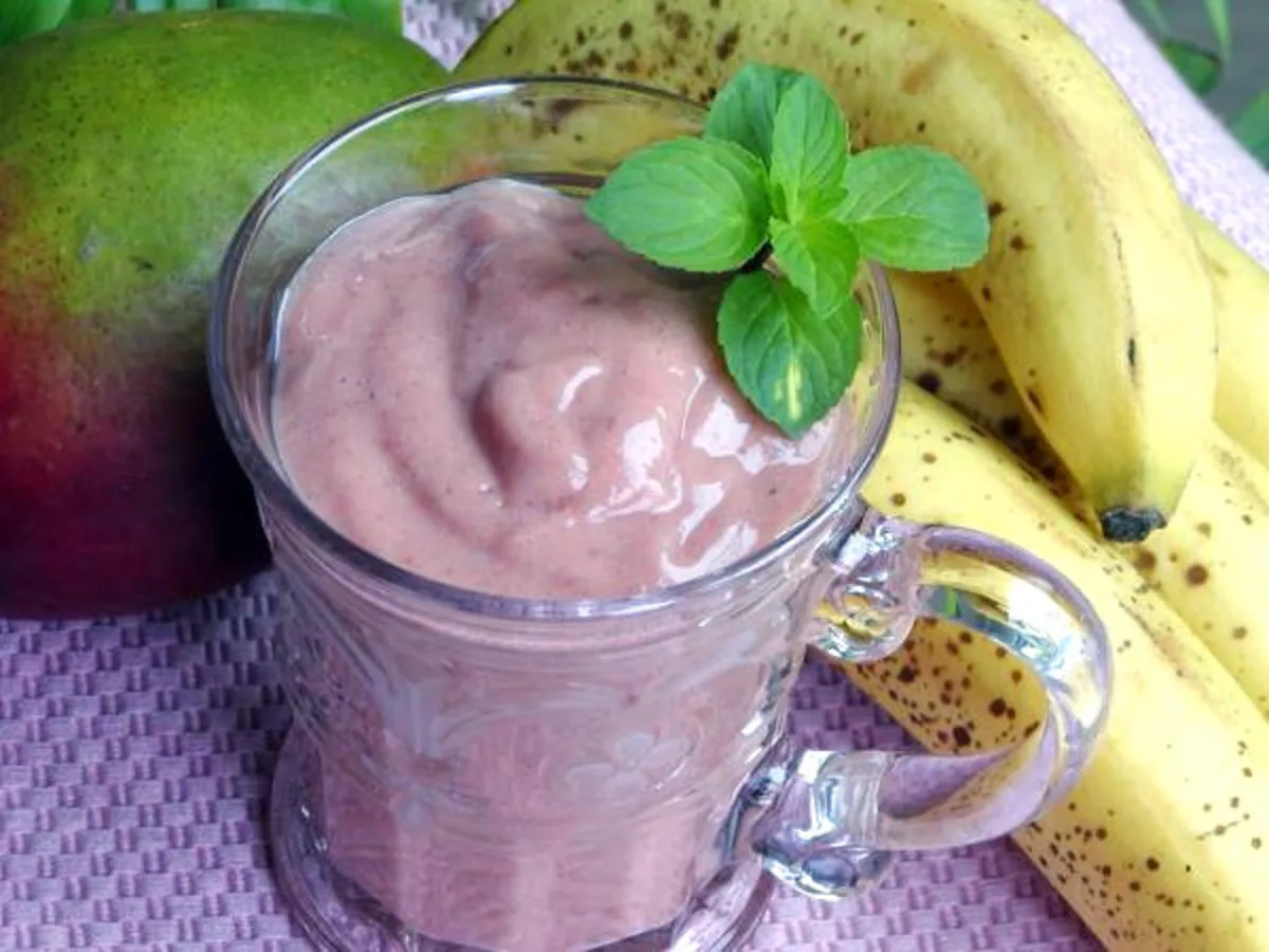 Banana Mango Raspberry Smoothie