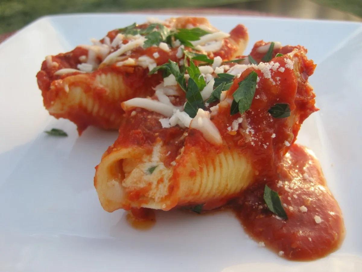 Basic Cheese Filled Stuffed Shells-Oamc