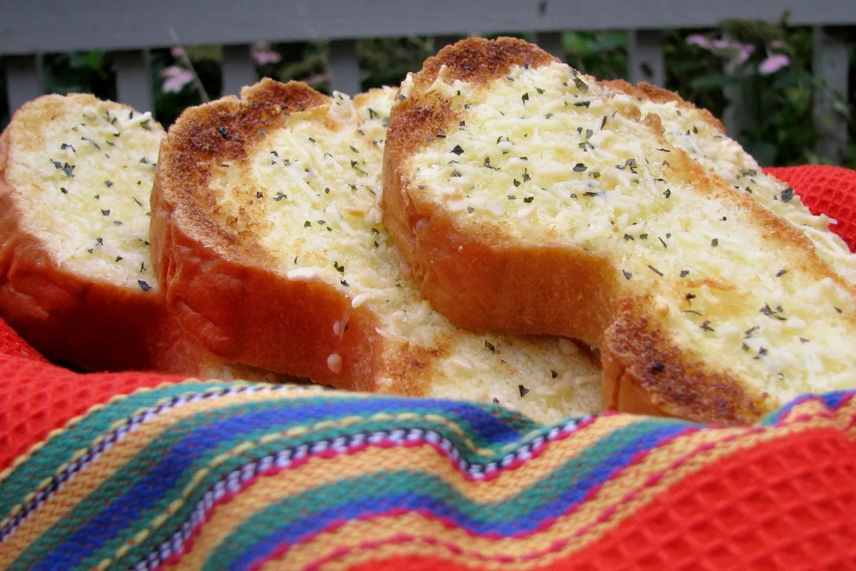 Basil-Garlic Cheese Bread