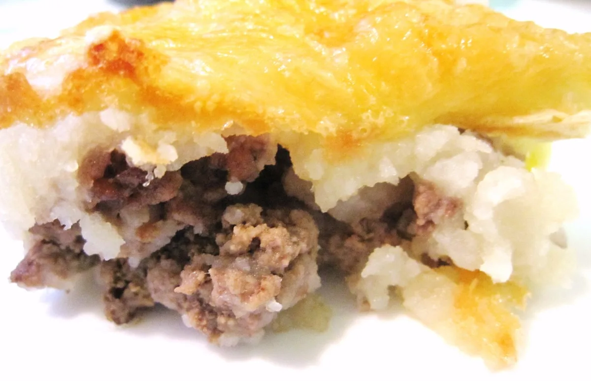 Batata Merhiya (Algerian Mashed Potatoes Layered With Beef )