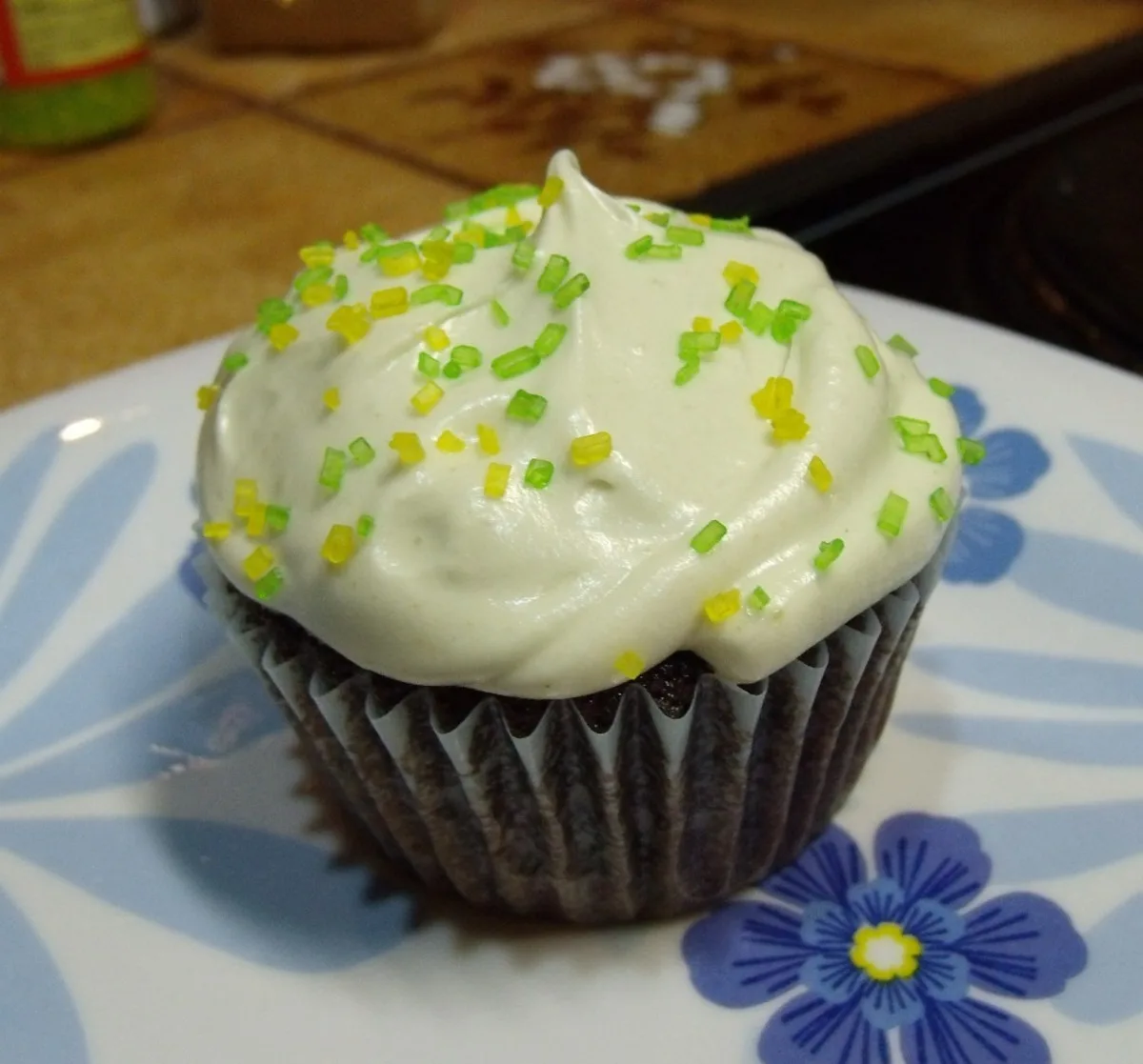 Blackberry Cupcakes With Matcha Cream Cheese Frosting