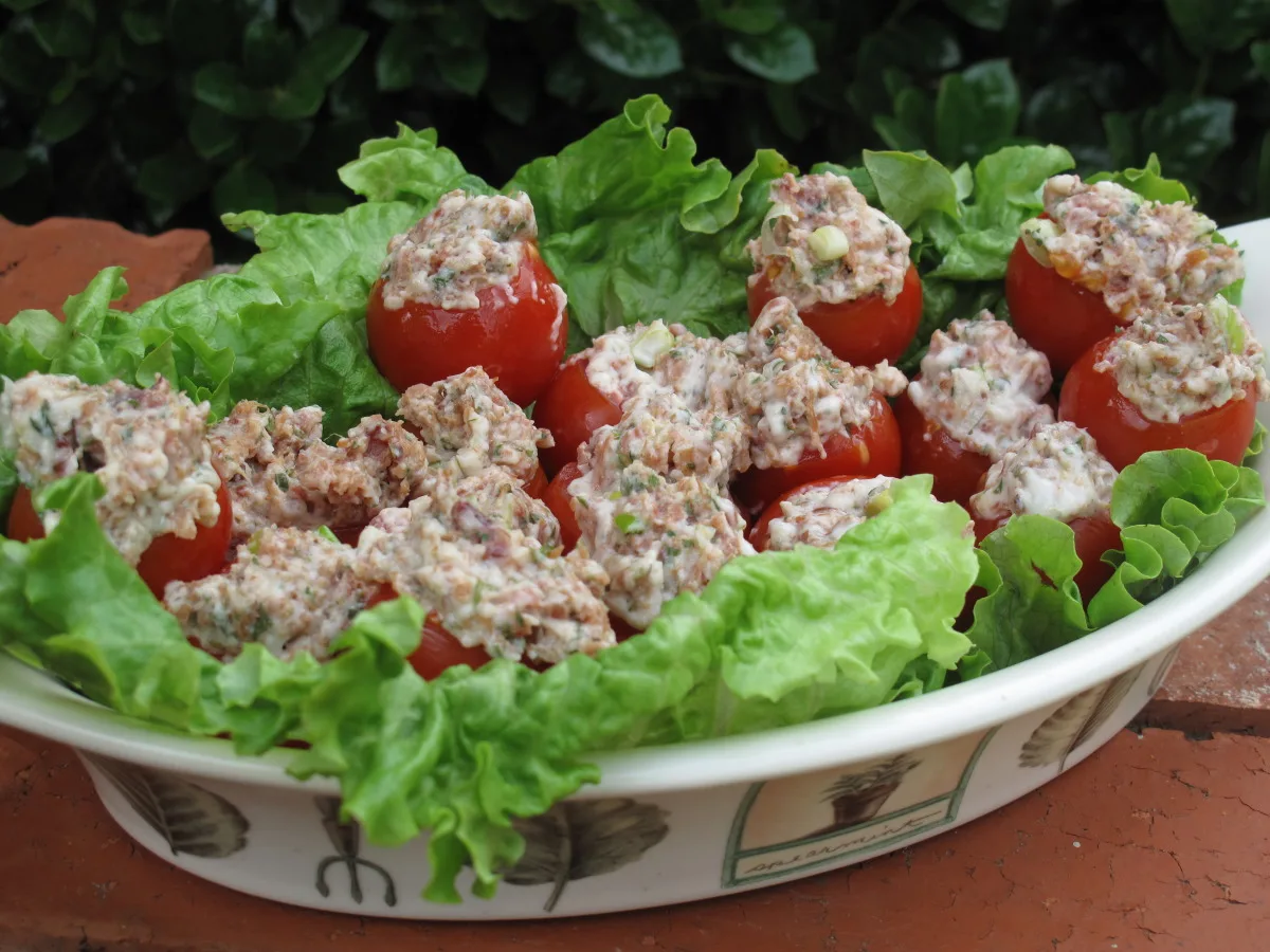 BLT‑закуски у черрі‑помідорах