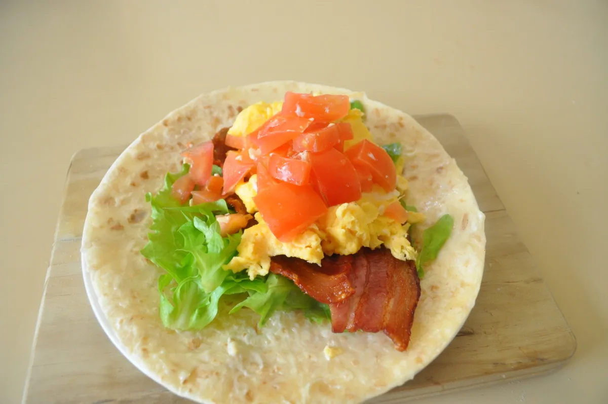 BLT яєчний рол