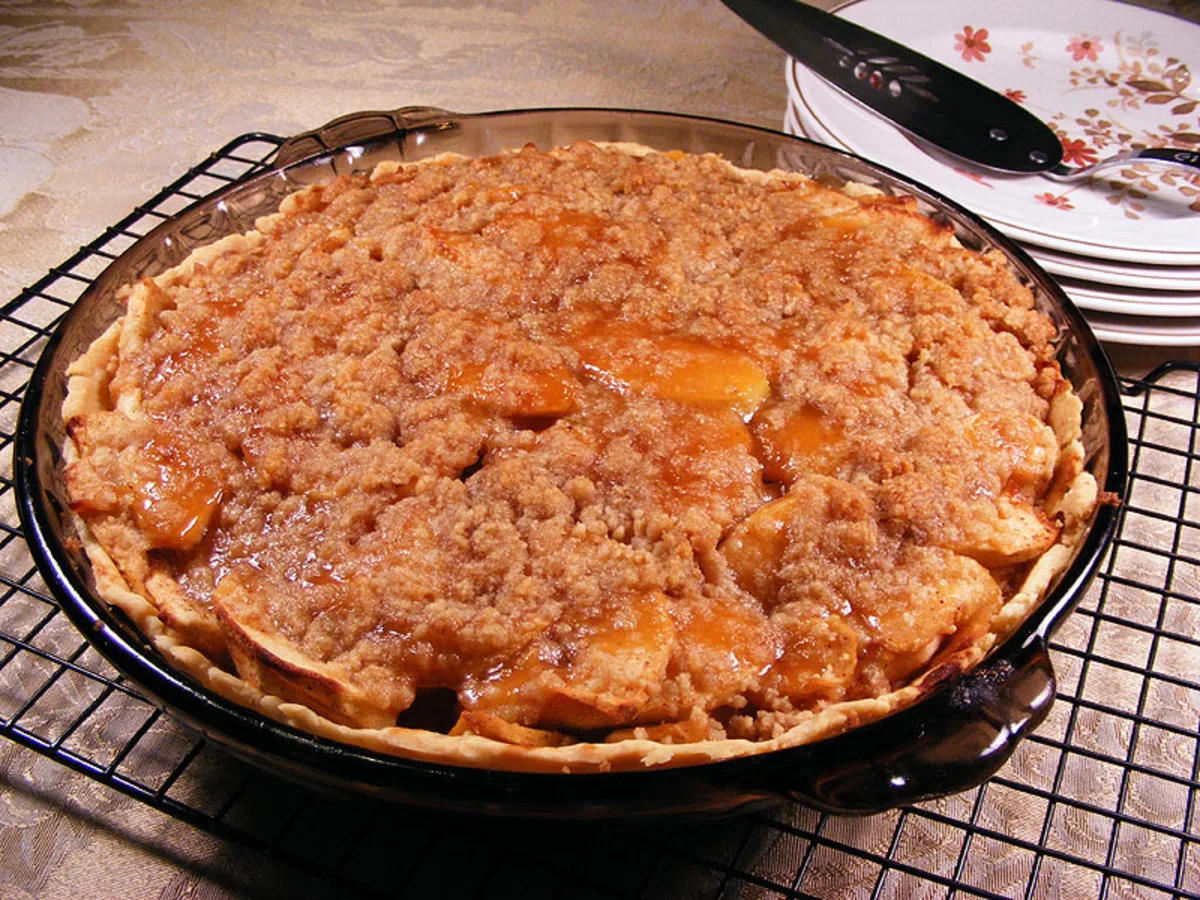 Caramel-Apple Crumb Pie