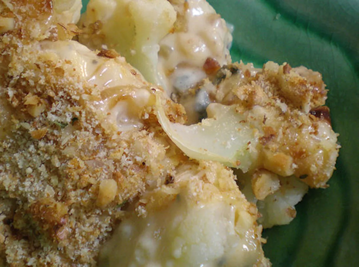 Cauliflower With Gorgonzola and Walnuts