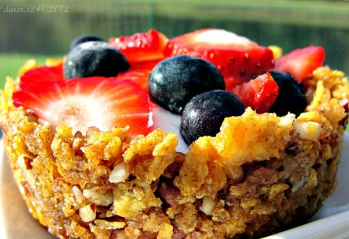 Cereal Tarts With Yogurt and Fresh Fruit