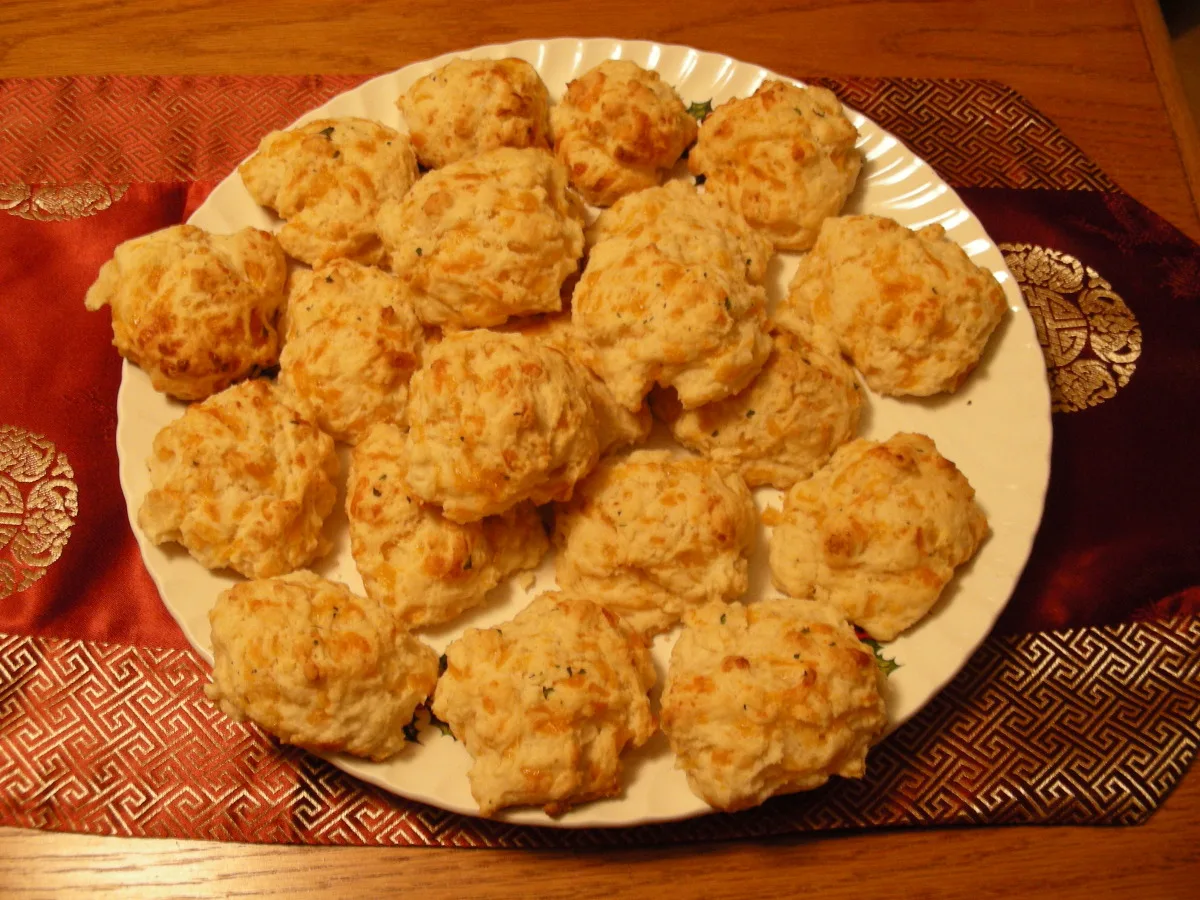 Чеддерові бісквітні булочки (у стилі Red Lobster)