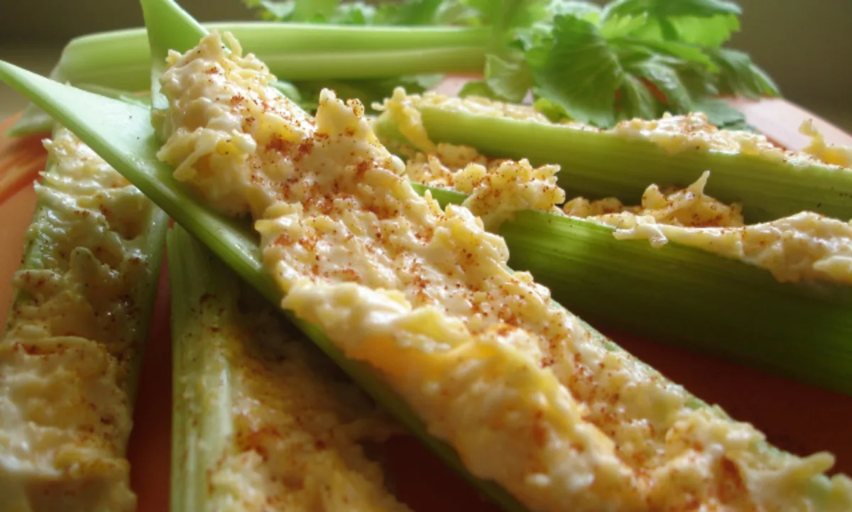Cheddar-Stuffed Celery