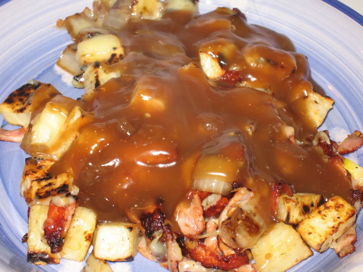 Cheese Potatoes (Poutine Precurser)