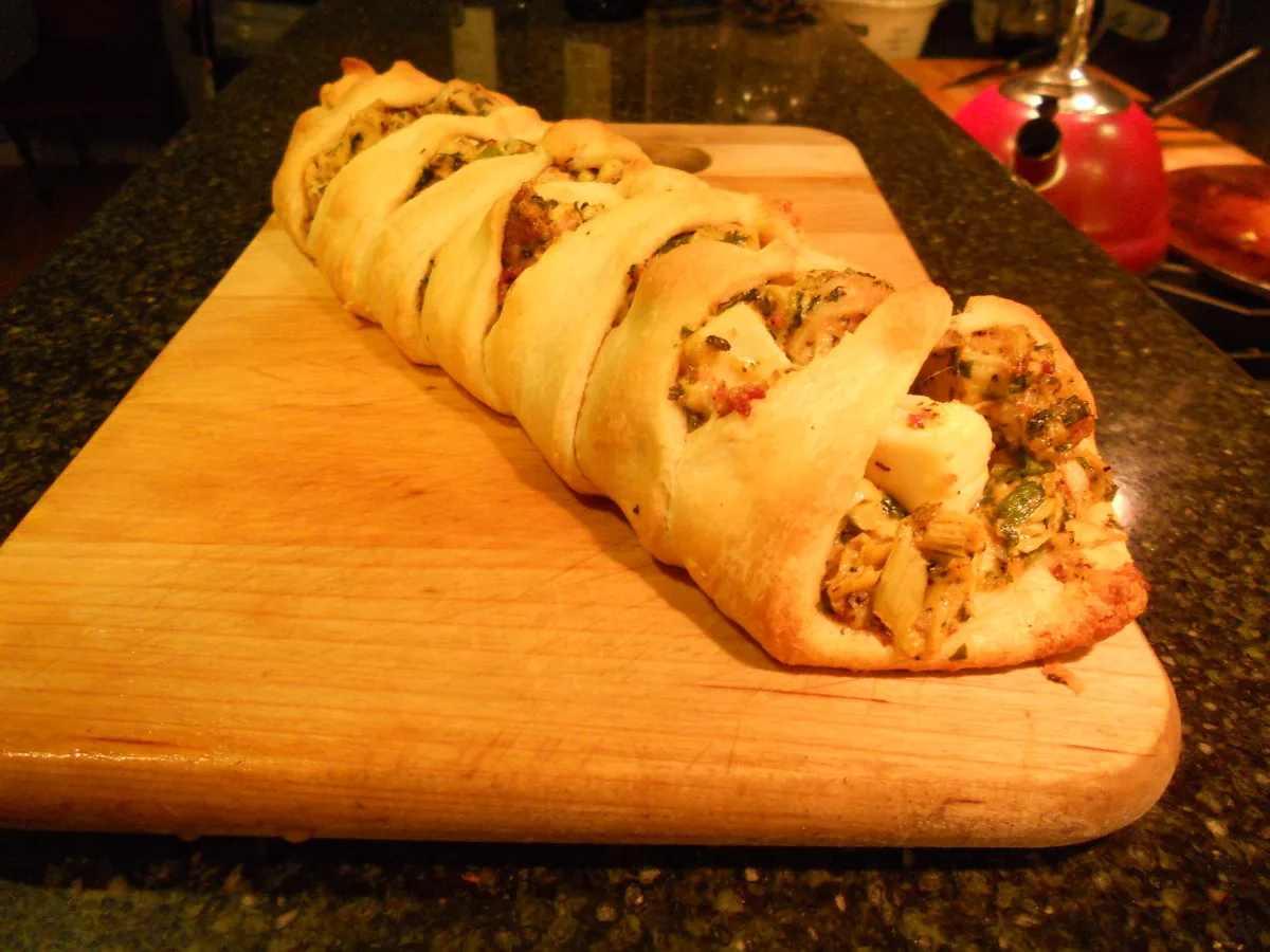 Chicken, Artichoke, and Spinach Wreath